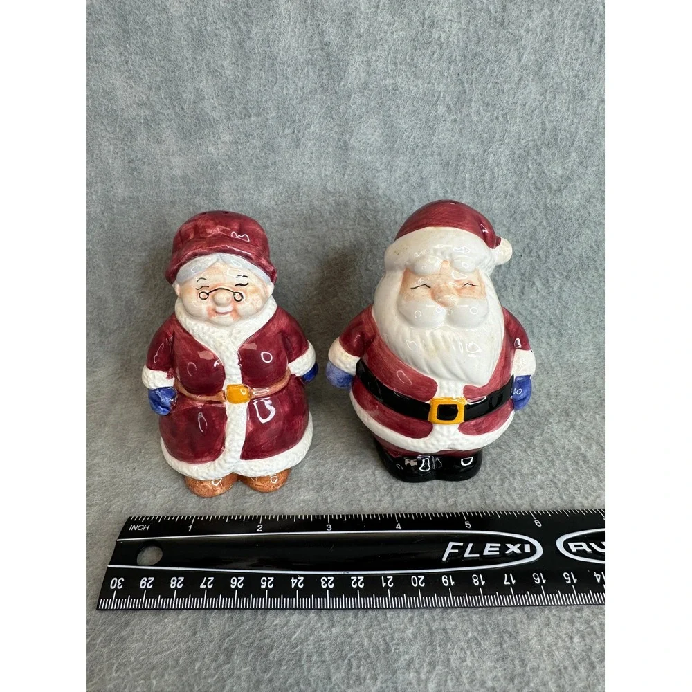 Vintage 2000 Publix Santa and‎ Mrs Claus Ceramic Salt and Pepper Shakers Set